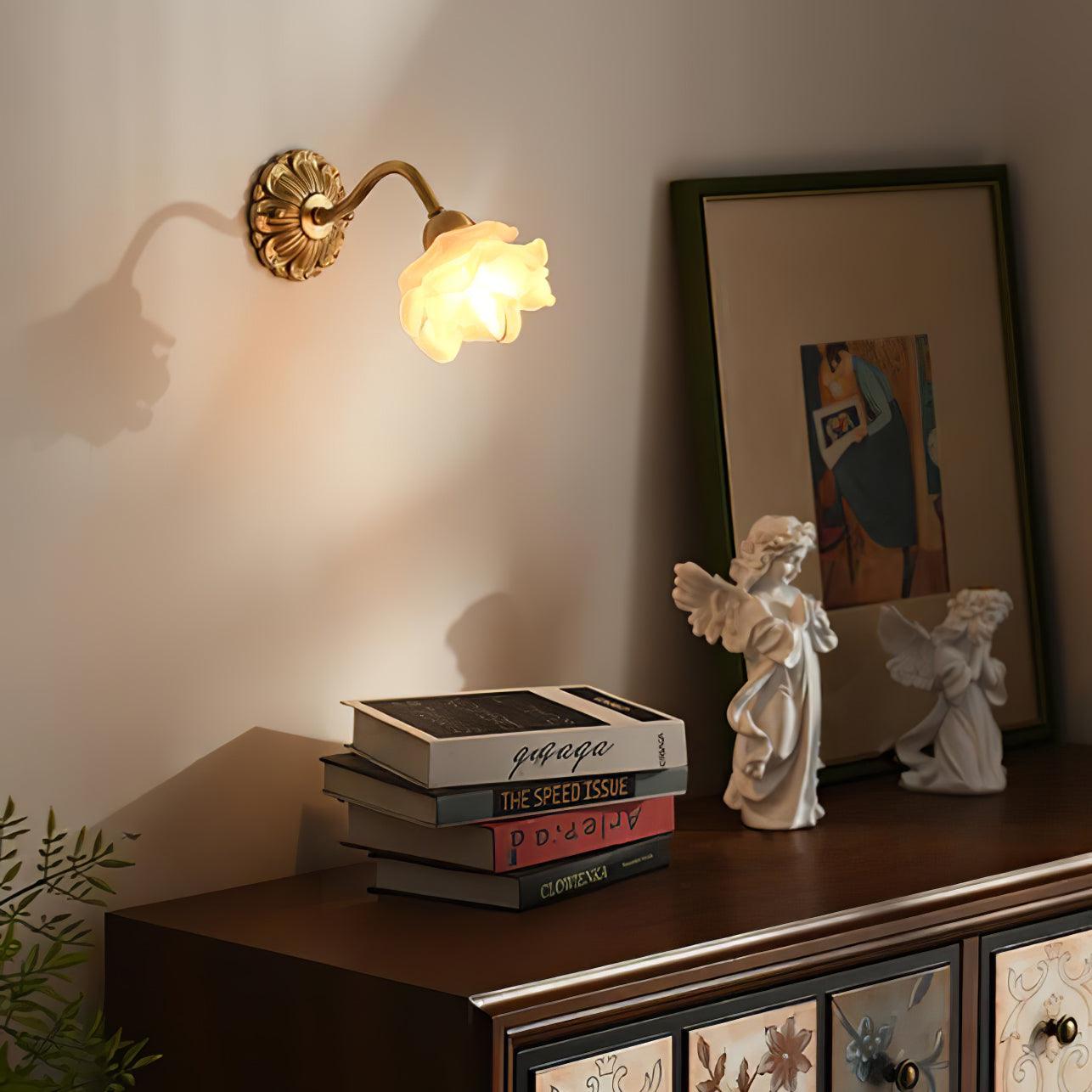 Lisaro | Wall lamp with floral design and brass frame | Elegant lighting for every interior