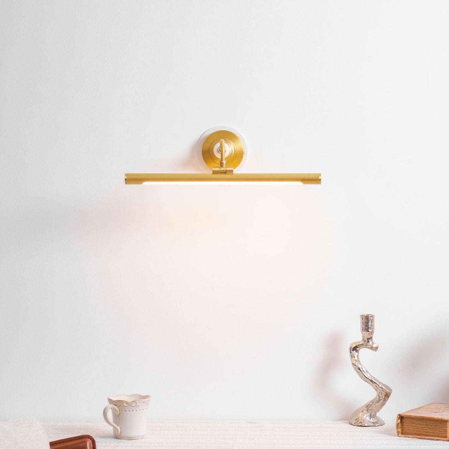 Archer Art | Linear Wall Lamp with Elegant Design and LED Lighting | Ideal for Illuminating Artwork