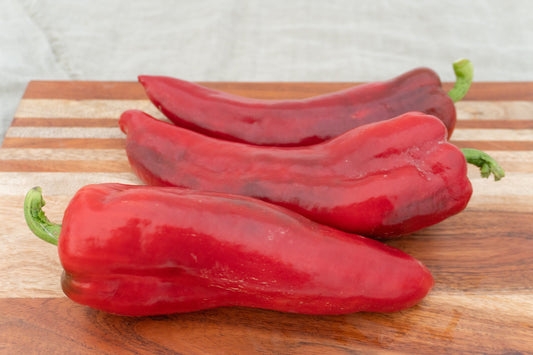 Carmen Organic Sweet Pepper – Juicy Bull's Horn Type With High Yield For Flavorful Home Cooking 0