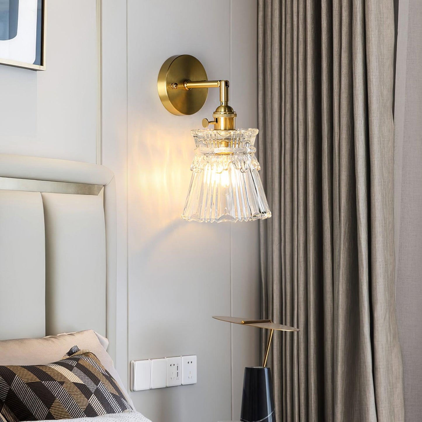 Cicaya Wall Sconce Lighting - Elegant Brass Wall Lamp with Glass Shade for Cozy Atmosphere