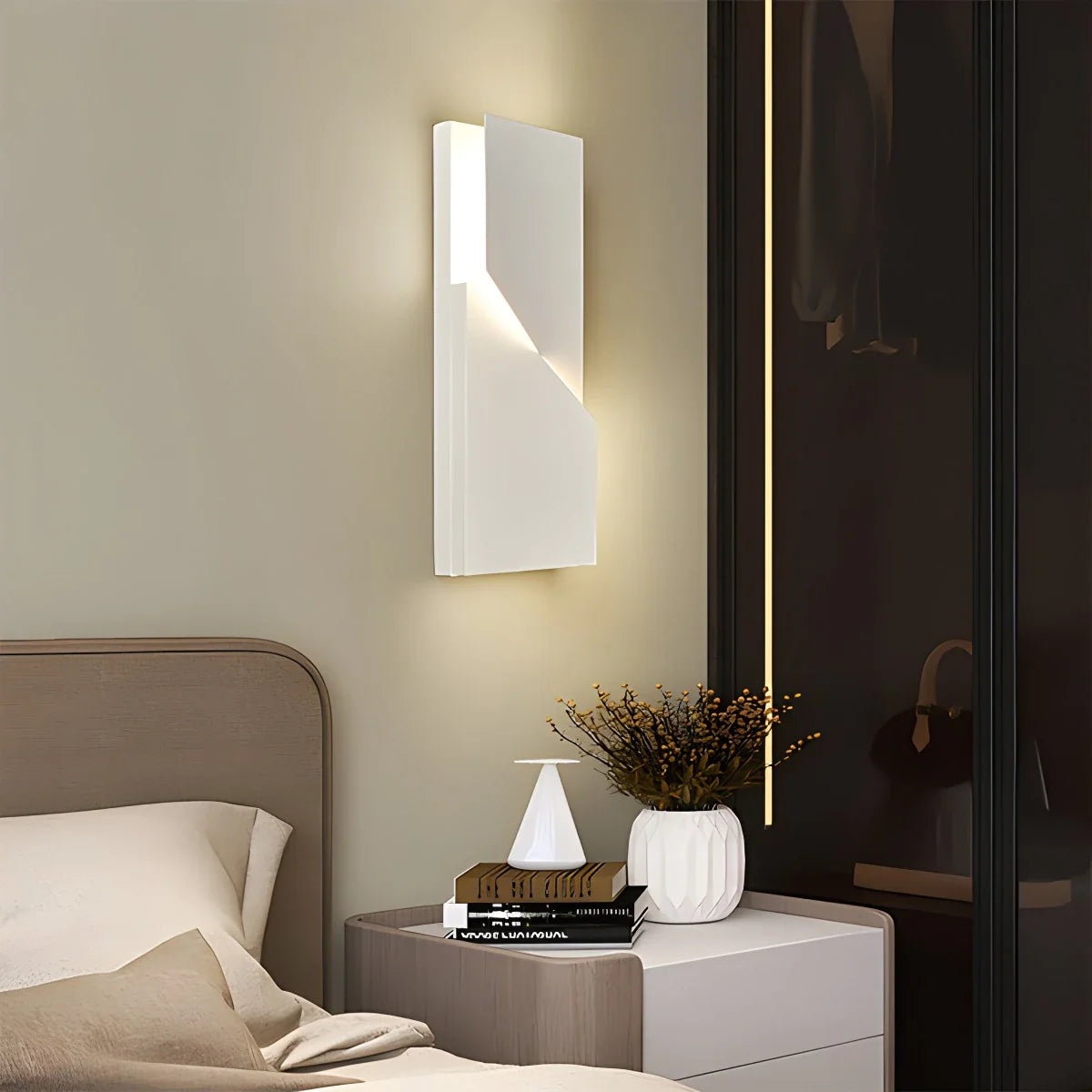 Coznimo | Modern Wall Lamp with Geometric 3D Design | Elegant Lighting for a Stylish Interior