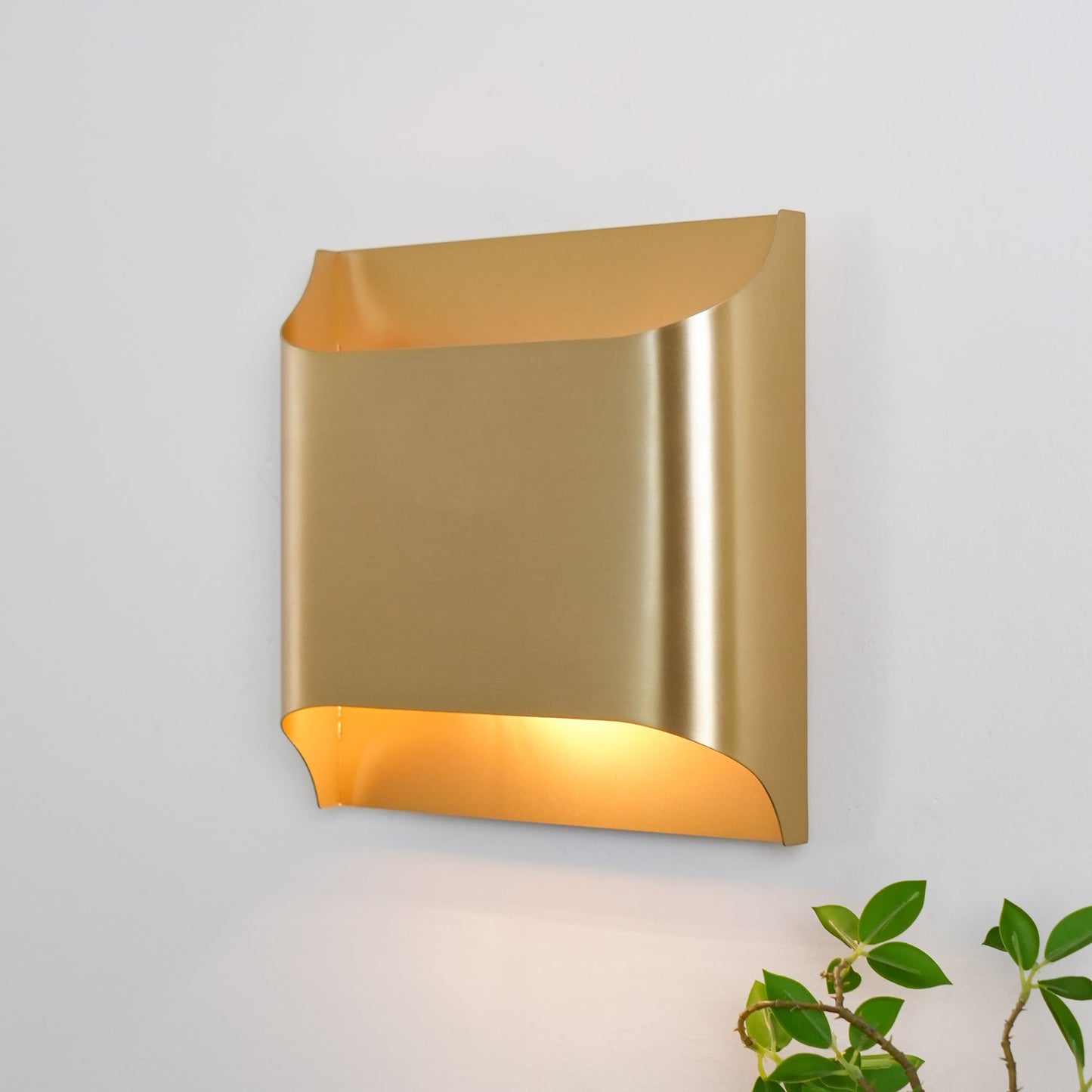 Elegant Brass Wall Lamp Lelo with G9 Mounting | Modern Design for Pleasant Lighting