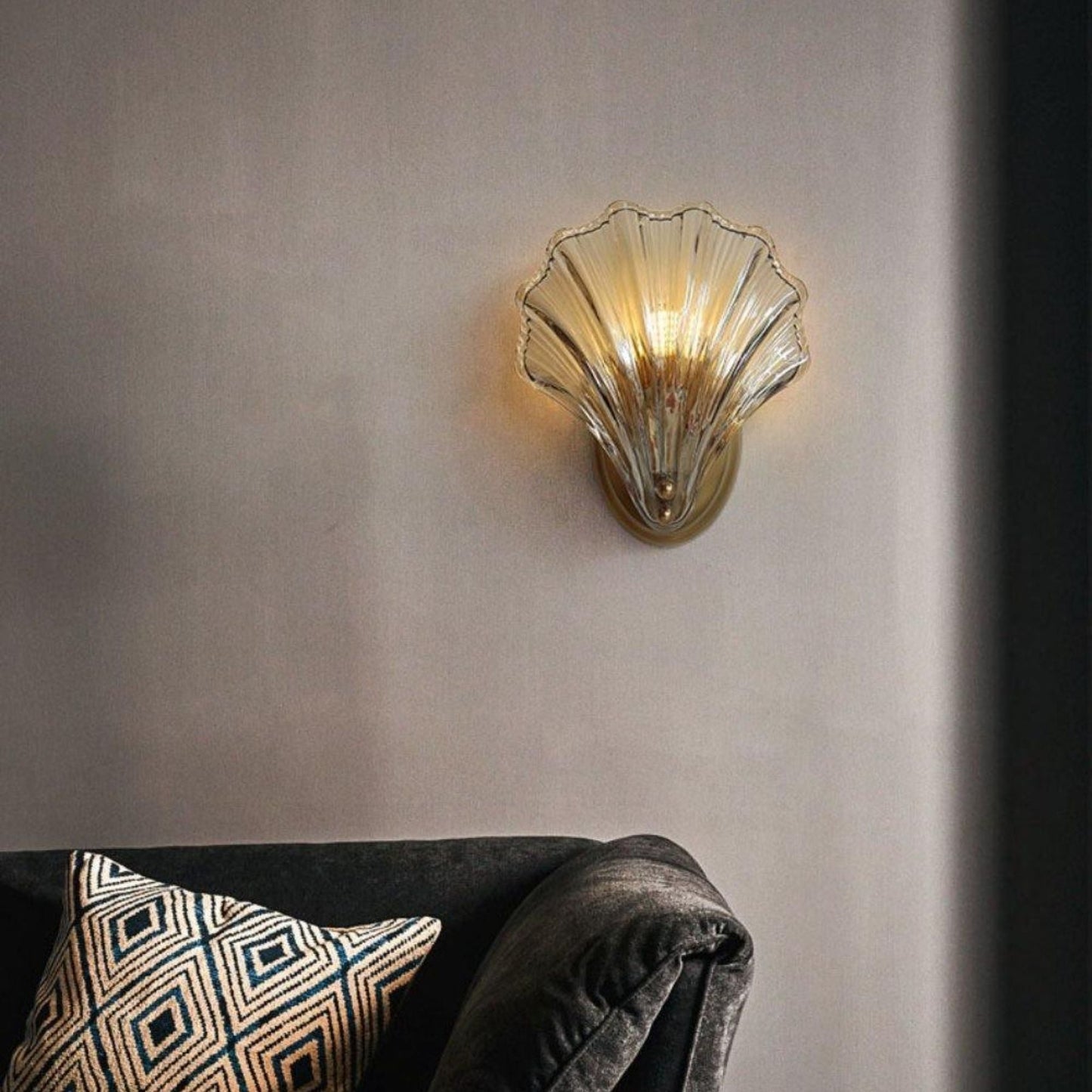 Vintage Shell Wall Sconce Lighting - Elegant Glass Wall Lamp for Cozy Home Decor