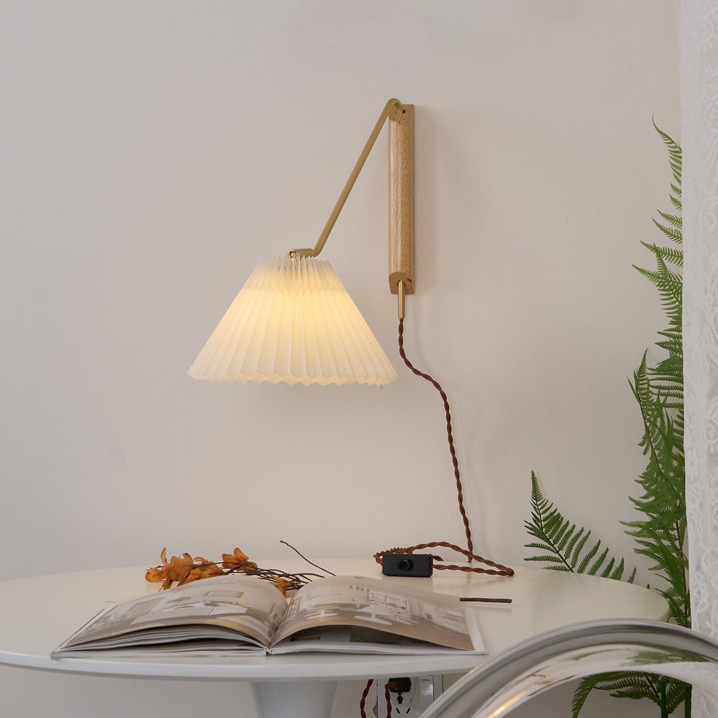 Elegant Wooden Wall Sconce Light with Fabric Shade - Modern Design for Cozy Lighting