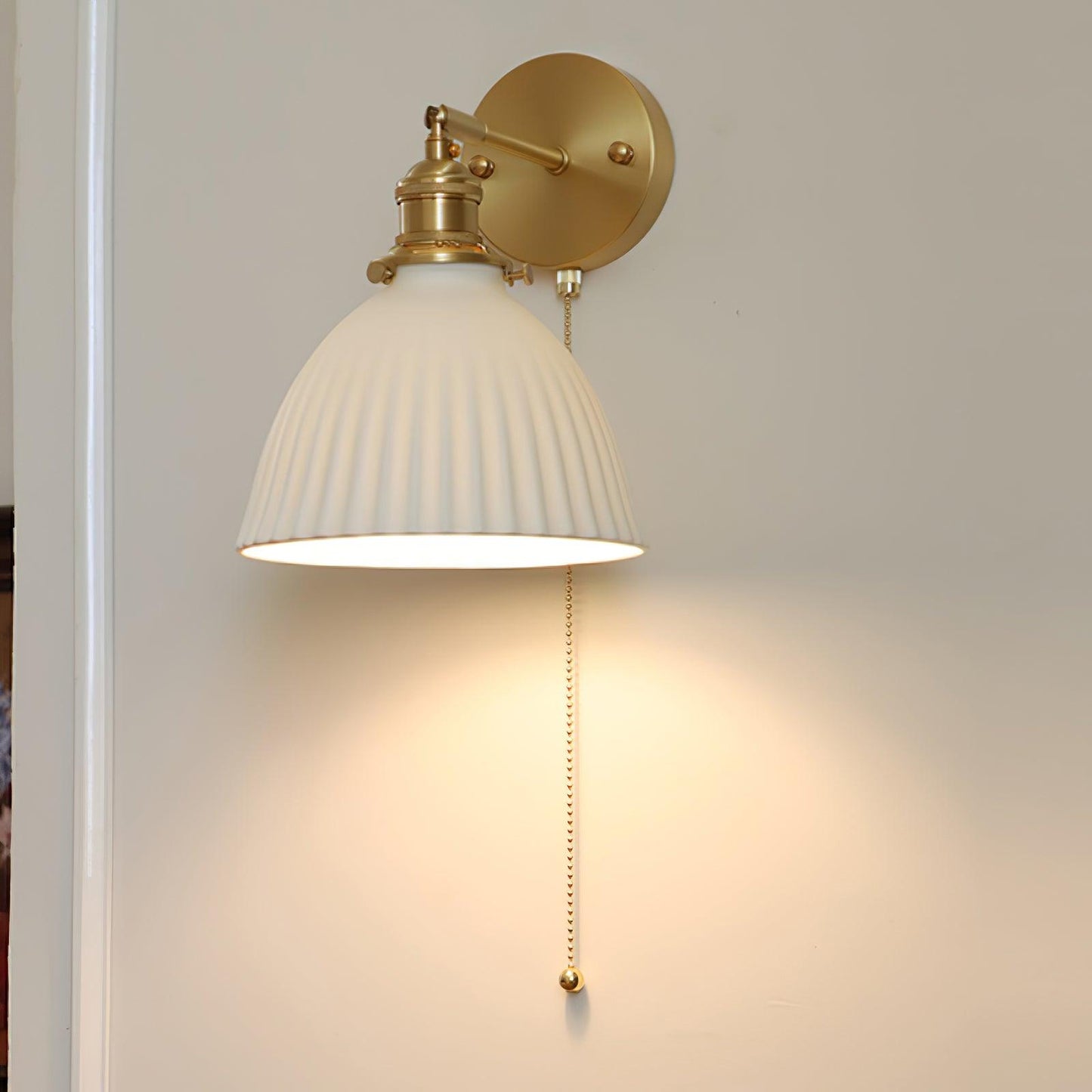 Elegant Brass Pleated Ceramic Wall Sconce Lighting - Stylish Wall Lamp for Modern and Classic Interiors