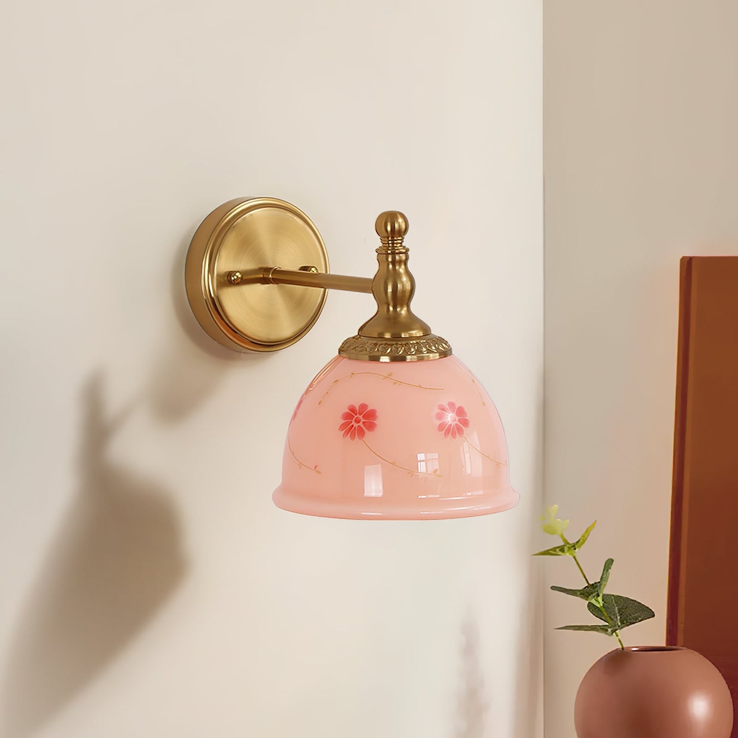 Elegant Wall Lamp with Pink Glass and Floral Motif for a Romantic Atmosphere