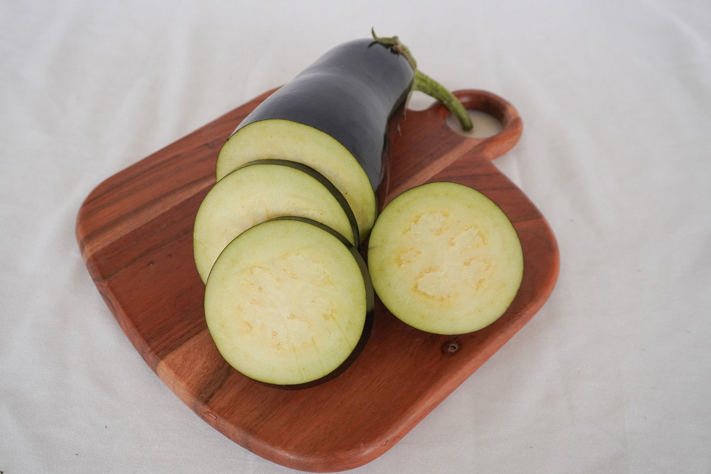 Gorgeous Gaudi F1 Eggplant – High-Quality Teardrop Shape for Abundant Harvests 1