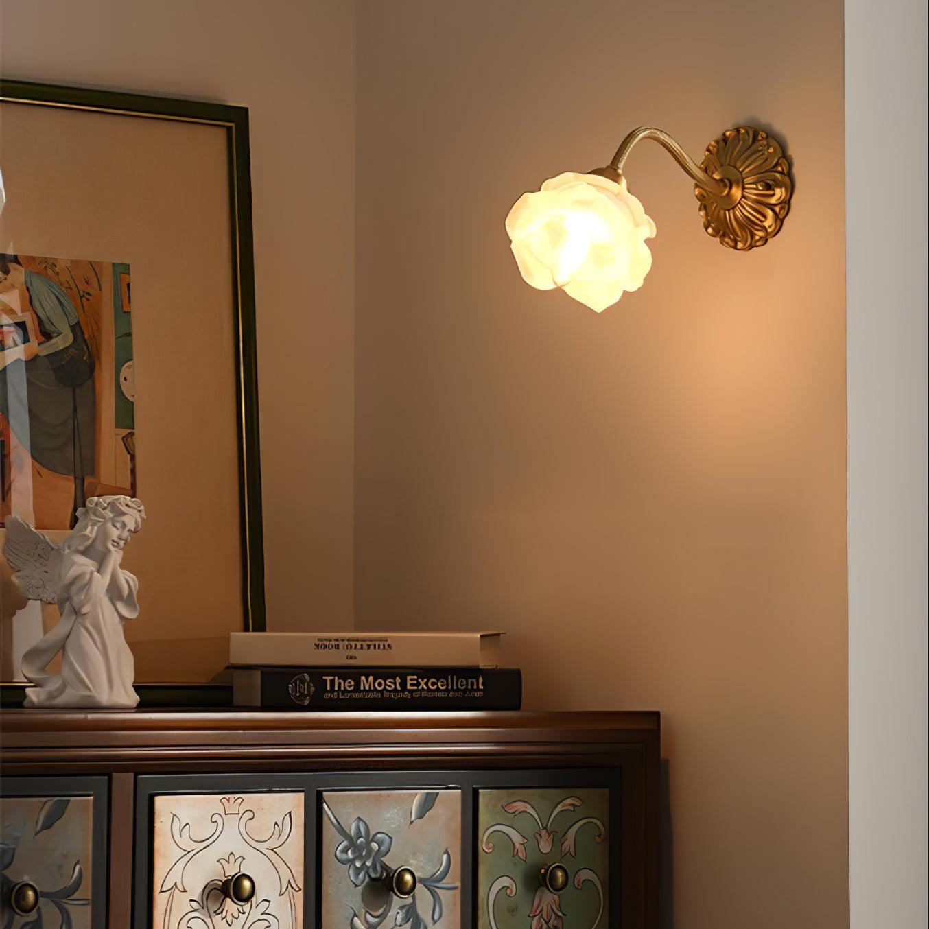 Lisaro | Wall lamp with floral design and brass frame | Elegant lighting for every interior