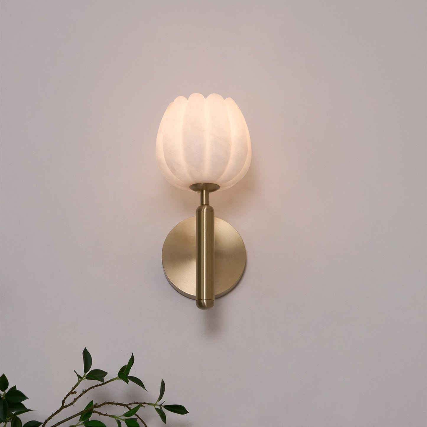 Lyi Flower Wall Sconce Lighting - Modern Brass & Alabaster Wall Lamp for Bedroom, Hallway & Living Room