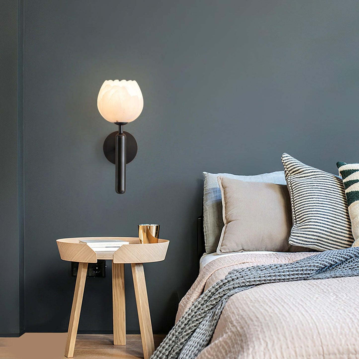 Lyi Flower Wall Sconce Lighting - Modern Brass & Alabaster Wall Lamp for Bedroom, Hallway & Living Room