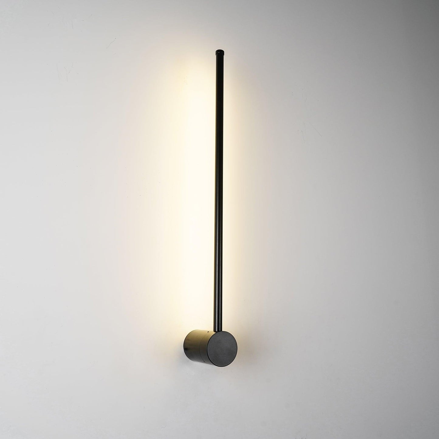 Modern Linear Wall Lamp with Integrated LED - Minimalist Wall Sconce Lighting for Stylish Interiors