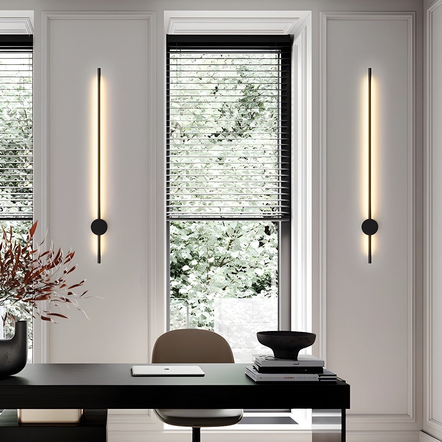 Modern Linear Wall Lamp with Integrated LED - Minimalist Wall Sconce Lighting for Stylish Interiors