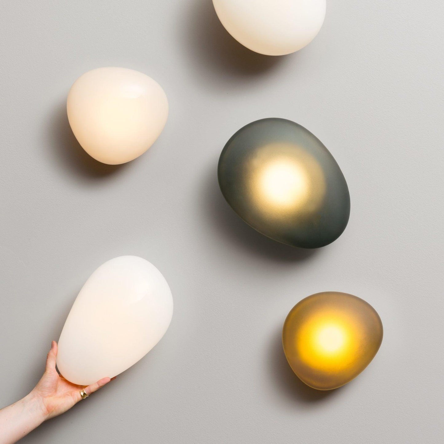 Modern LED Wall Sconce Light with Adjustable Color Temperature for Stylish Interiors