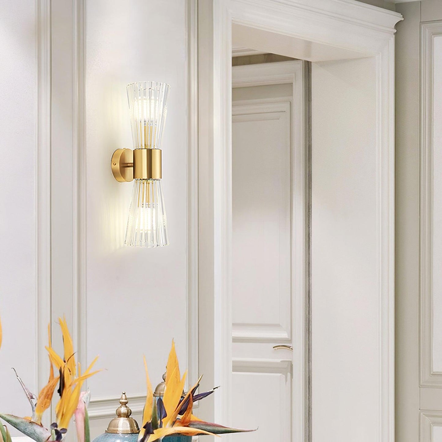 Elegant Wall Sconce Light with Unique Backplate - Stylish Wall Lamp for Bathroom and Dining Room