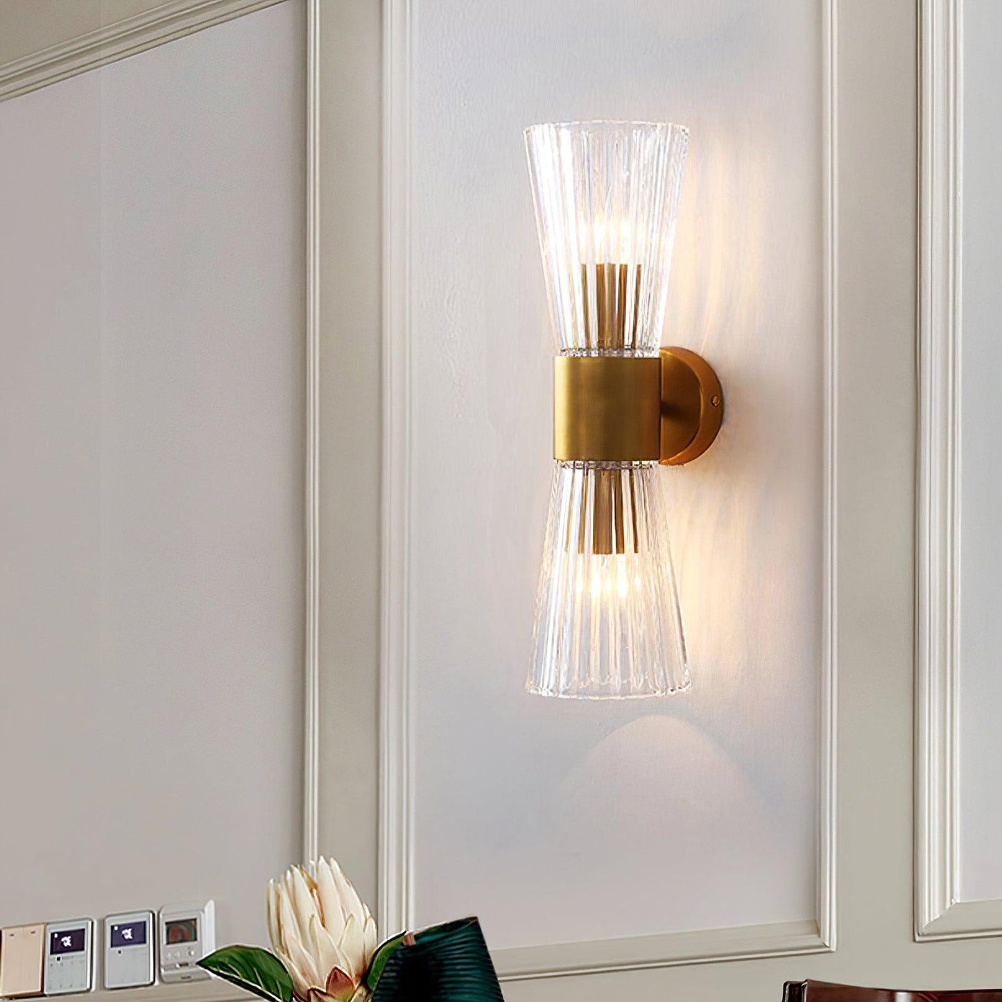 Elegant Wall Sconce Light with Unique Backplate - Stylish Wall Lamp for Bathroom and Dining Room