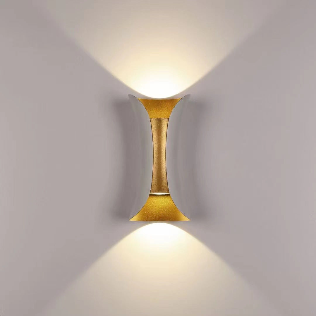 Otton | Modern Wall Lamp with Warm Gold Accents | Stylish Design for Atmosphere and Space Saving