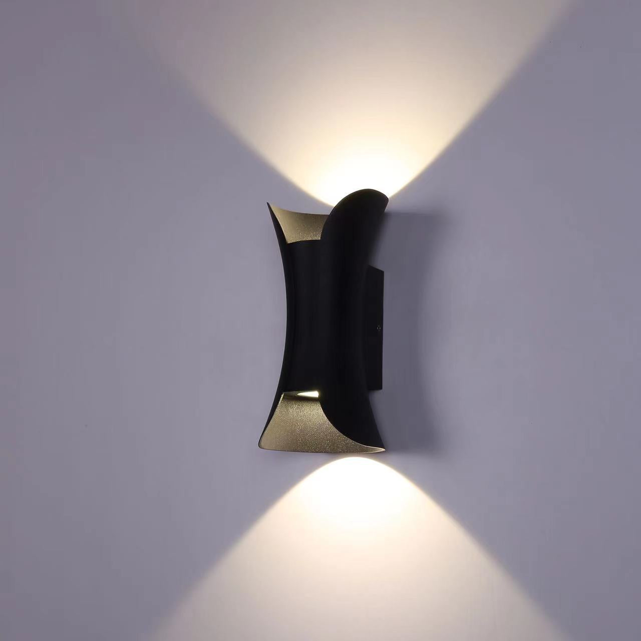Otton | Modern Wall Lamp with Warm Gold Accents | Stylish Design for Atmosphere and Space Saving