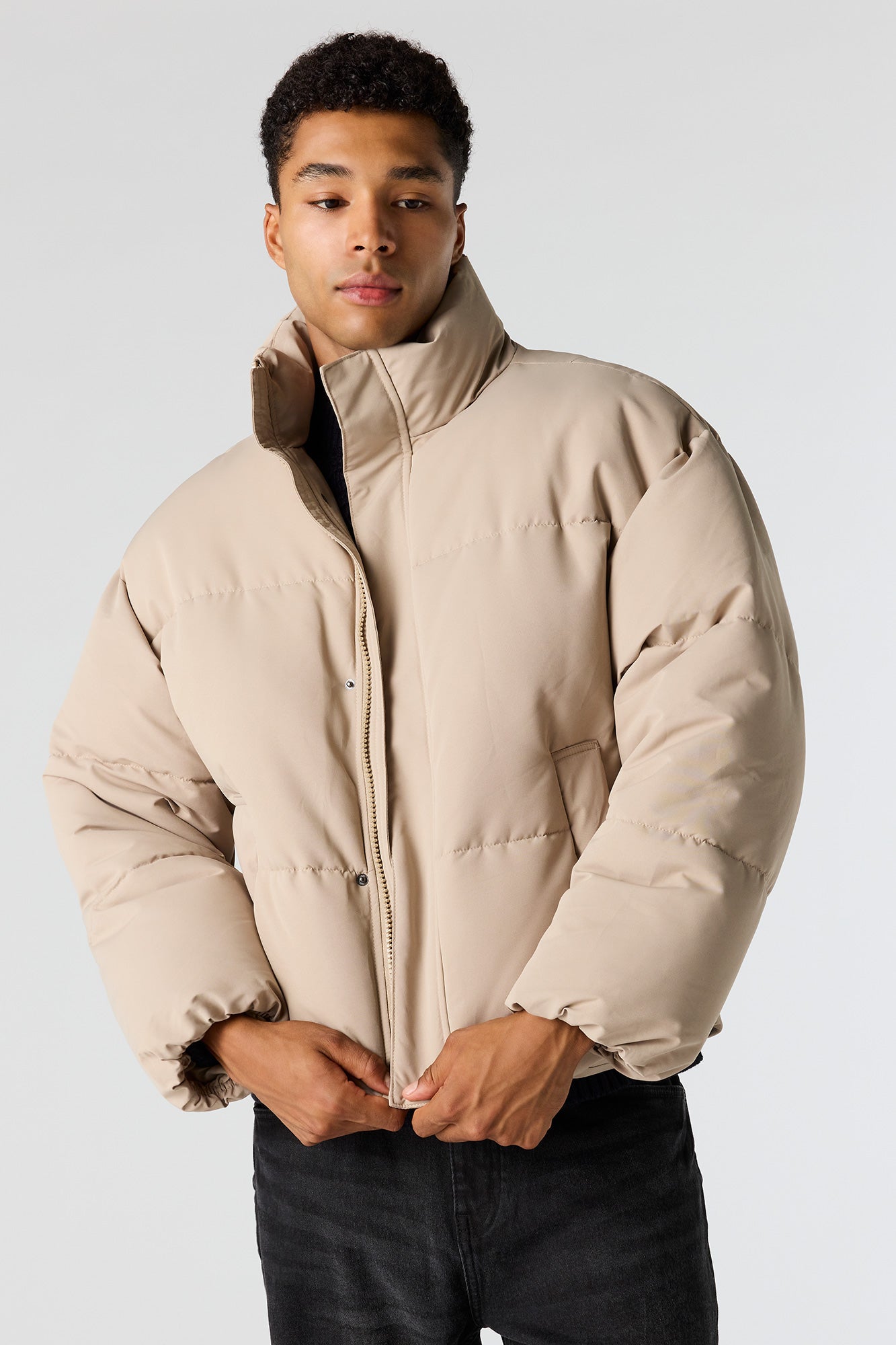 Stylish Black Puffer Jacket for Men and Women - Ultimate Warmth and Comfort 4