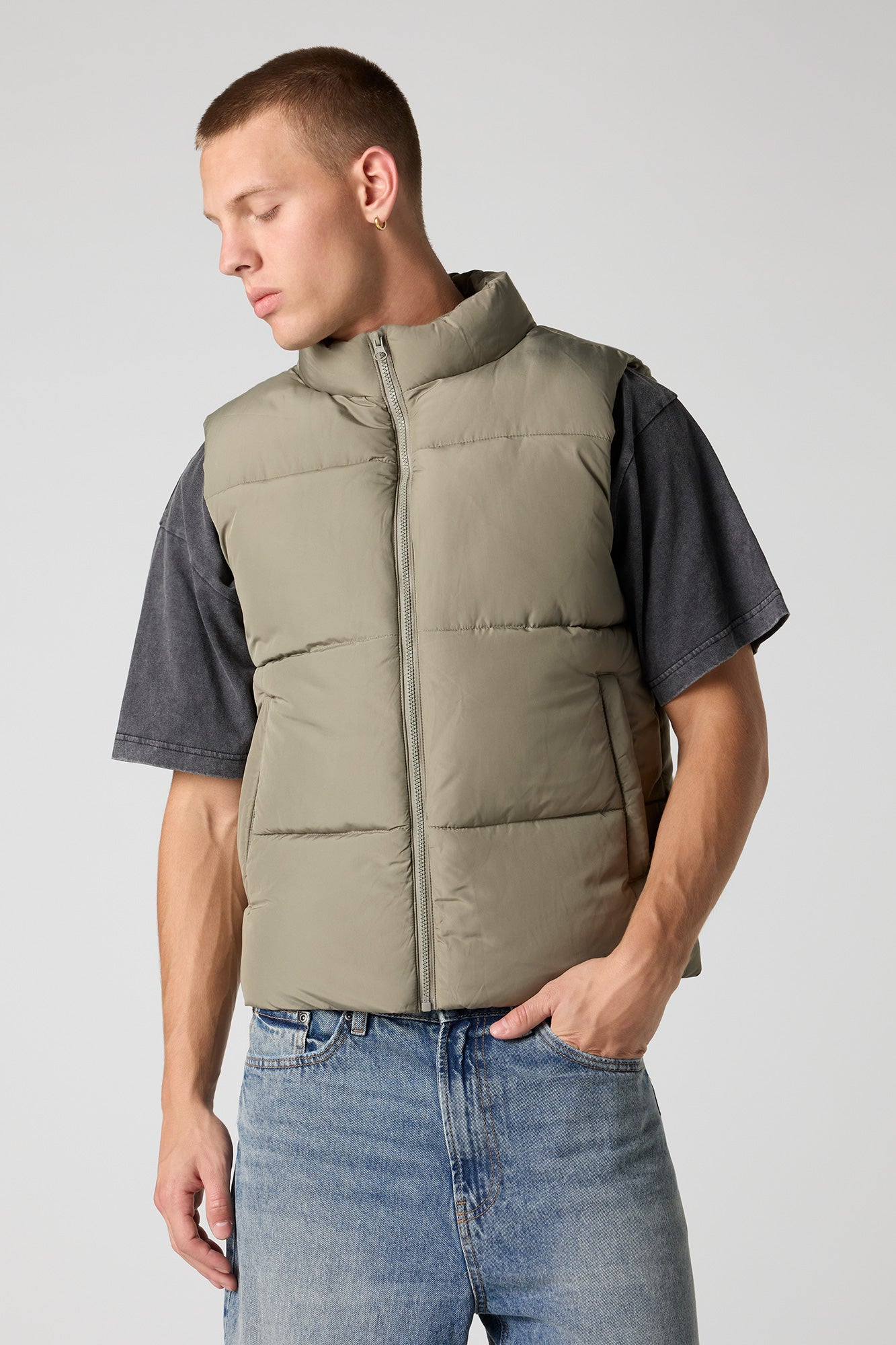Stylish Puffer Vest for Ultimate Warmth and Comfort - Perfect Layering Piece 9