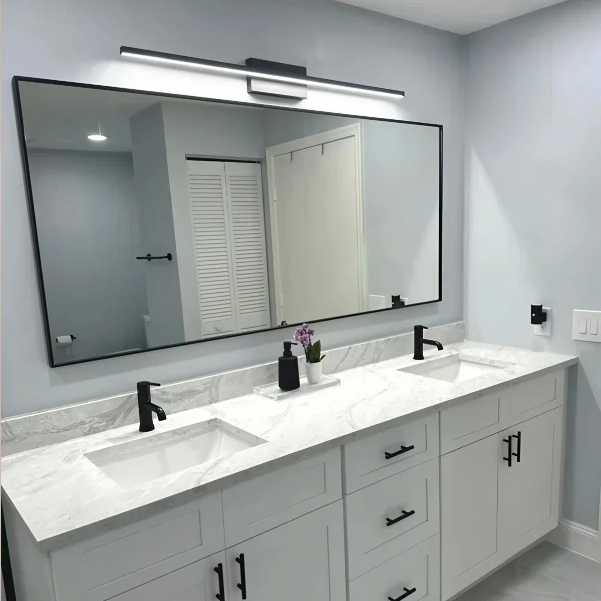 Vinaty | Linear Wall Lamp with LED Lighting | Modern Design for Bathroom