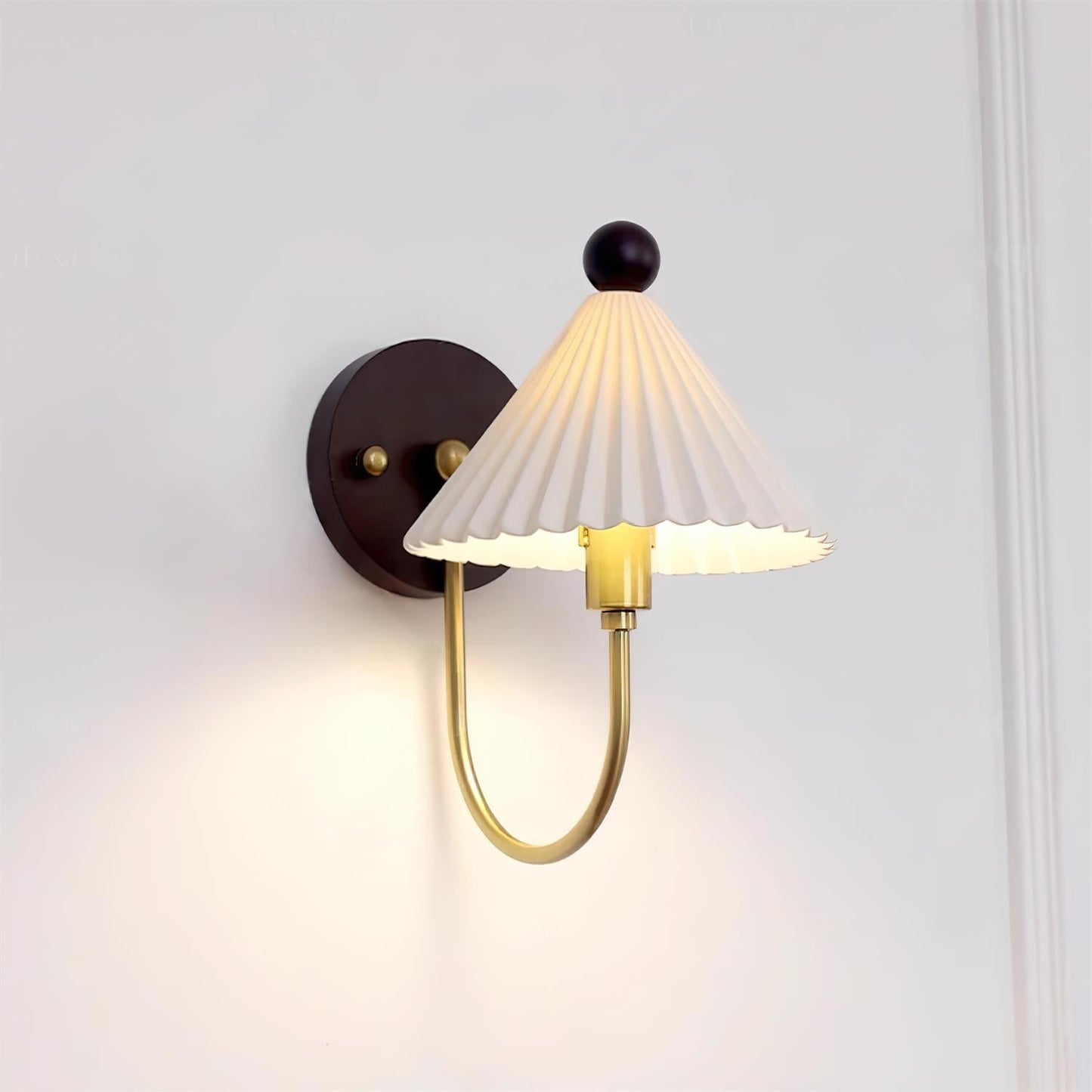 Vintage Wall Sconce Light with Ceramic Shade - Elegant Wall Lamp for Cozy Atmosphere in Bathrooms and Indoor Spaces