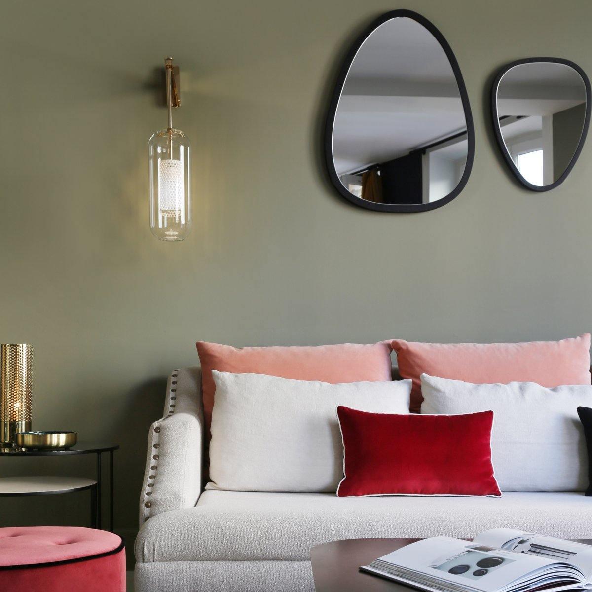Yovano | Wall lamp with elegant glass shade | Modern design for atmospheric lighting